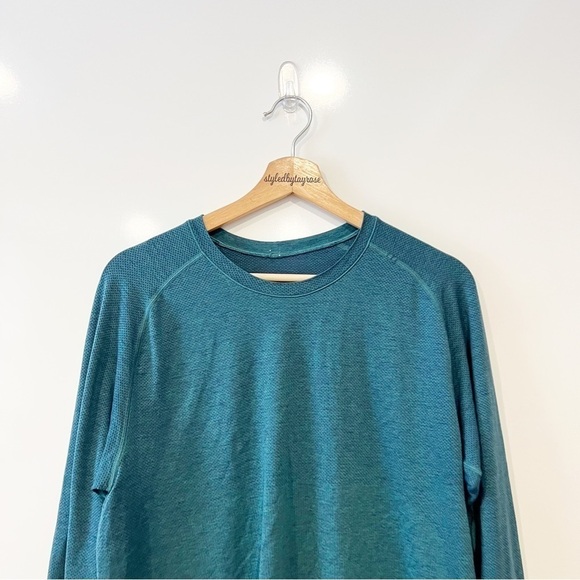 Lululemon Metal Vent Tech Long Sleeve Shirt 2.0
Night Sea / Deep Cove - Picture 6 of 12